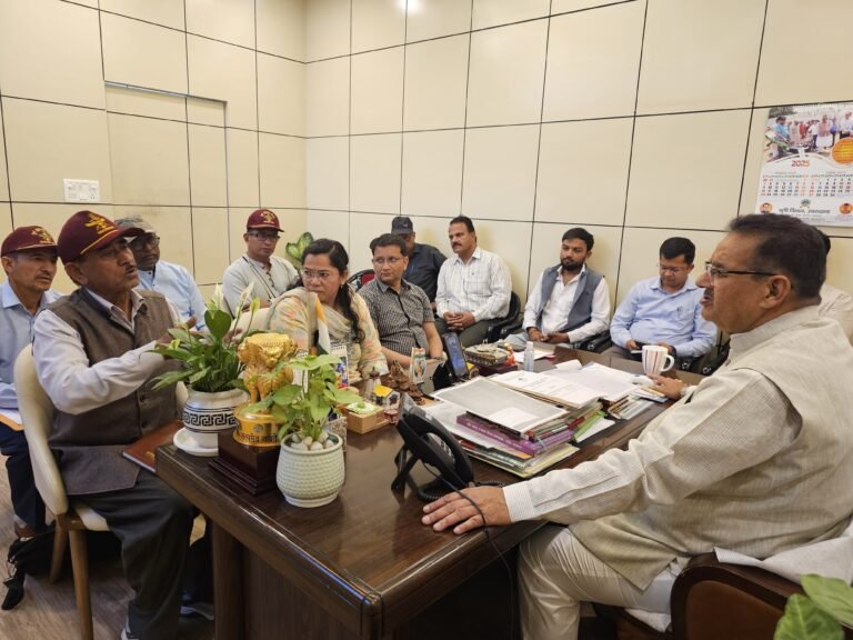 कैबिनेट मंत्री गणेश जोशी ने दिए दीर्घकालिक योजनाएं बनाने के अधिकारियों को दिए निर्देश