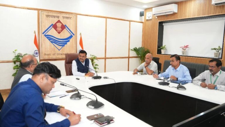 ग्लेशियर झीलों की प्रभावी निगरानी जरूरी – मुख्य सचिव आनंद बर्द्धन