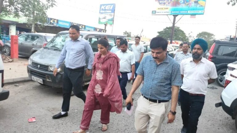 कुंभ मेला-2027 की तैयारियों ने पकड़ी रफ्तार, मेलाधिकारी सोनिका ने आस्था पथ क्षेत्र का किया स्थलीय निरीक्षण; हर की पैड़ी, रोड़ीबेलवाला और उत्तर हर की पैड़ी के पुनर्विकास पर खर्च होंगे 194 करोड़ रुपये