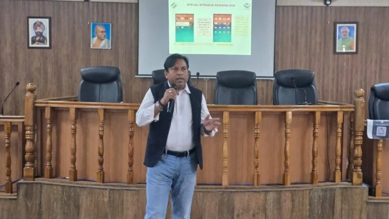मतदाता सूची को त्रुटिरहित बनाने की तैयारी तेज; एसआईआर-2026 के तहत घर-घर पहुंचेंगे गणना फार्म, बीएलओ को मिला विशेष प्रशिक्षण