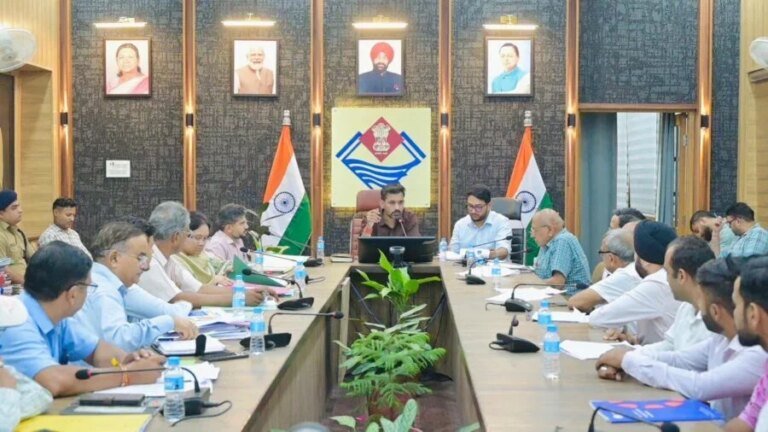 उद्योग मित्रों की समस्याओं का समाधान करना जिला प्रशासन की प्राथमिकता – डॉ. आशीष चौहान