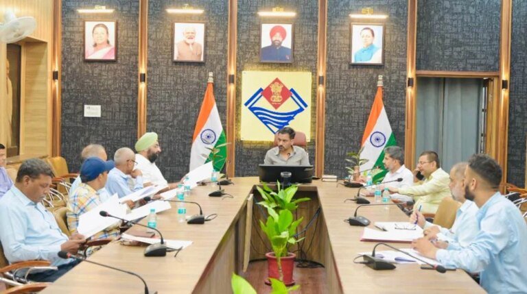मतदाता सूची का ड्राफ्ट रोल प्रकाशन के बाद सार्वजनिक, 13 अगस्त तक किए जा सकेंगे दावे-आपत्तियां; जिलाधिकारी ने राजनीतिक दलों को उपलब्ध कराया ड्राफ्ट रोल, त्रुटियों पर तत्काल सुझाव देने की अपील