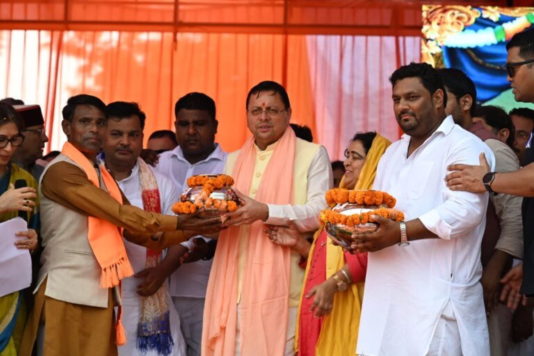 मुख्यमंत्री धामी बोले— जन्म नहीं, श्रेष्ठ कर्म बनाते हैं व्यक्ति को महान